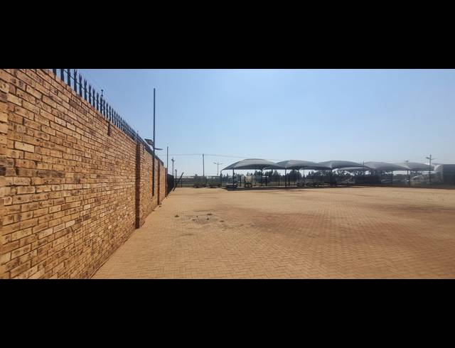 20,000M² SHOWROOM TO LET IN WEST RAND AH